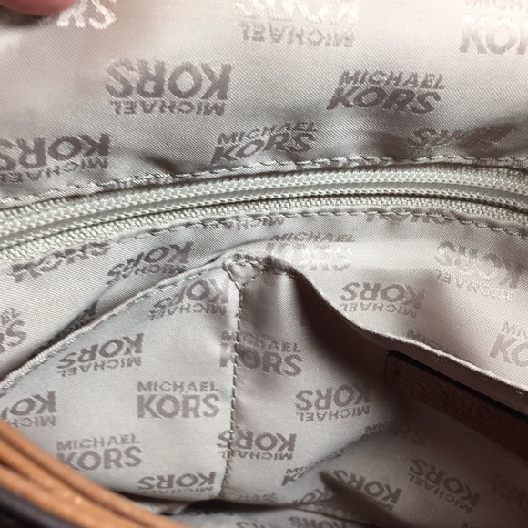 Gorgeous MICHAEL KORS BROWN CROSSBODY JUST REDUCED - Picture 8 of 12